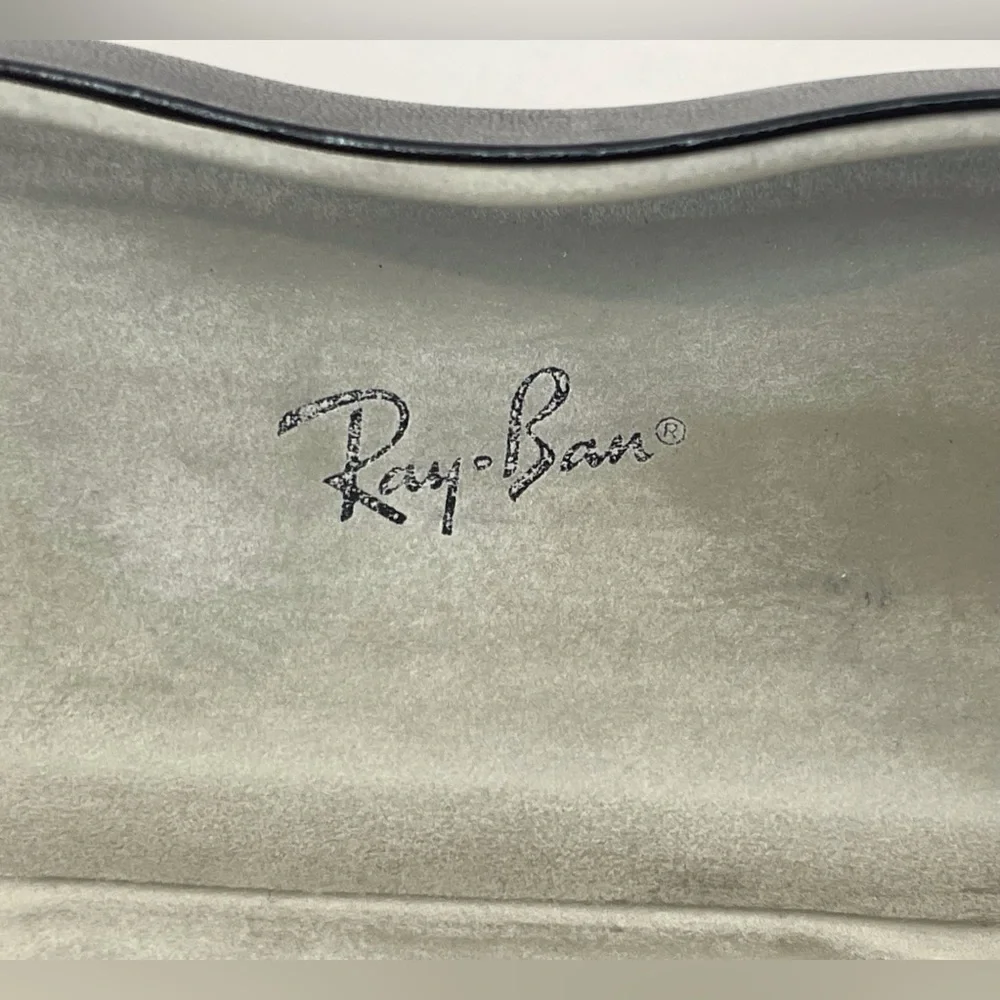 Ray-Ban Sunglasses‎ Black Case